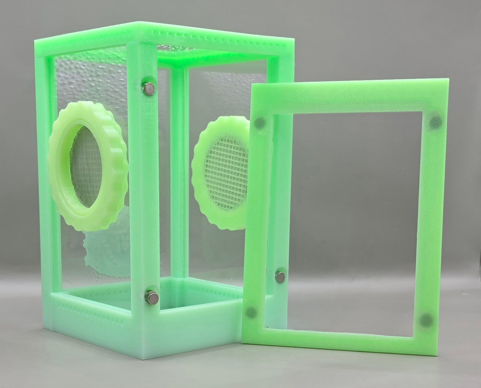 3d Printed Acrylic Jumping Spider Enclosure (Jelly Green) 4