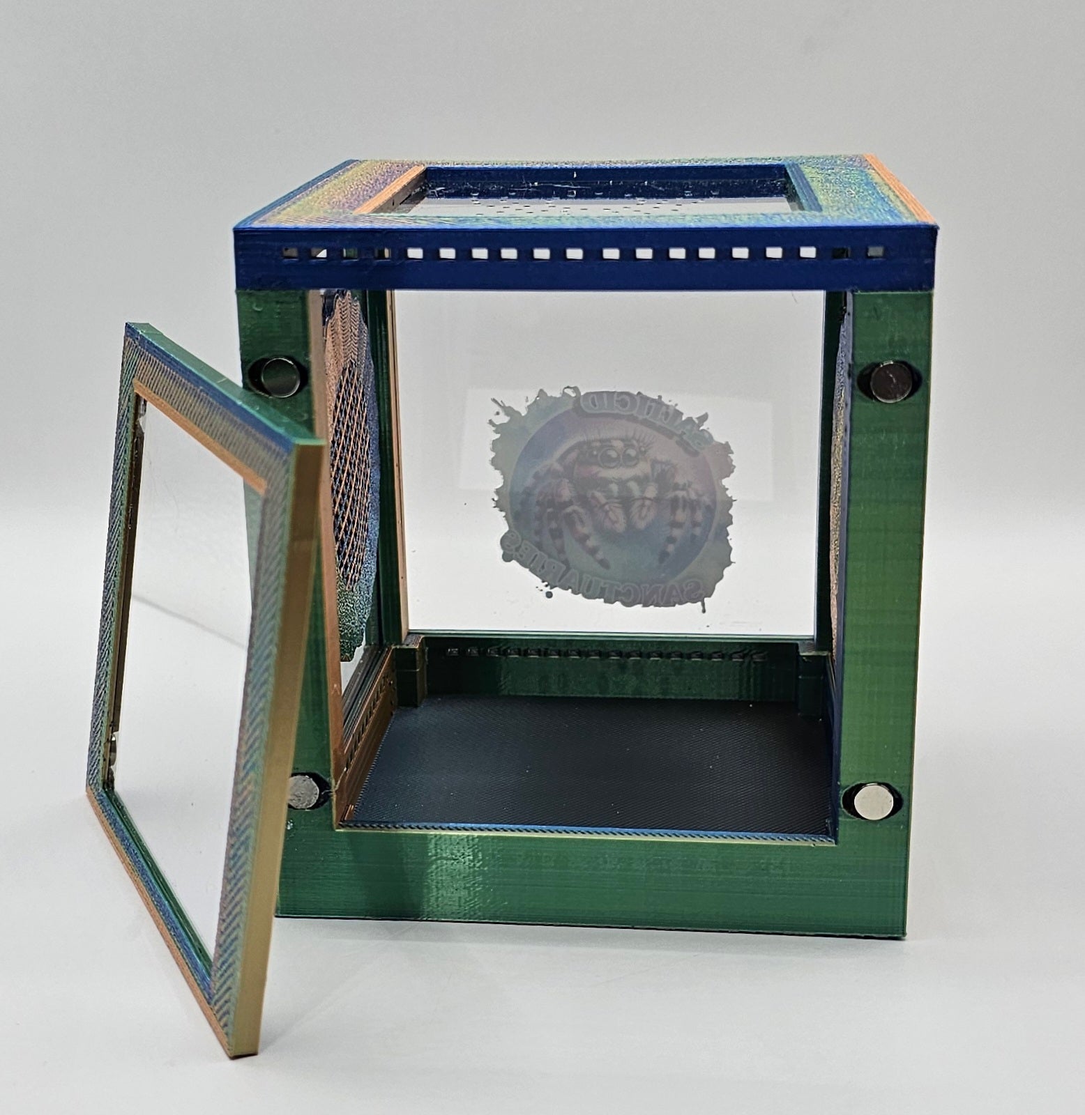 3d Printed Acrylic Jumping Spider Enclosure (Earth) 4